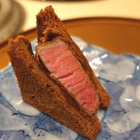 銀座 ちかみつ 六丁目 - ヒレの黒いカツサンド