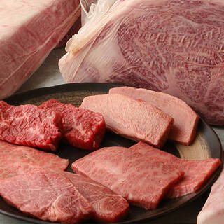 創業以来変わる事のない『生肉』の提供
