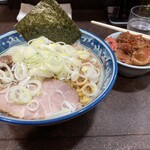 Tonikaku - 油そばとミニ牛筋丼
