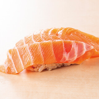 自慢の"極み寿司"は、コク深く旨みのあるシャリにもこだわり！