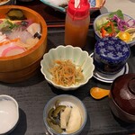 松膳 - 料理写真:ちらしより海鮮丼だと思います