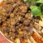 晴耕雨読 - 汁なし担々麺　辛さ半分　このお肉が美味しい　スパイス万歳　すごい