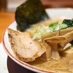 カミナリ飯店 - 濃厚鶏白湯醤油