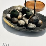 ラ・ヴァガボンド - ・イカ墨のベニエフリット
      ・アオリイカのベニエフリット　熱々です