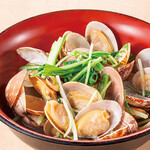 Steamed clams and mizuna with sake