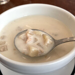 ファイヤーハウス - じゃがいも多い。クラムチャウダーだけど、アサリ感あんまりない。