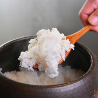 【土锅饭】专为烤肉调配的特制米，是全场的明星杰作。