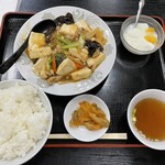 Chuuka Ryourifukugenrou - 日替わりランチ＋杏仁豆腐（豆腐と豚肉の醤油煮定食）