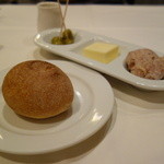 自家製パン、付け合わせ