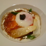 メゾン ドゥ アッシュ - サーモンとイクラのコンソメジュレ