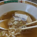 麺龍 - コショーを一振り味変です。