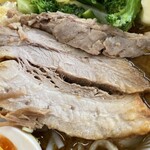 ラーメン もっけだの - 『ベジカレーラーメン』のチャーシュー