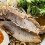 ラーメン もっけだの - 『ベジカレーラーメン』のチャーシュー