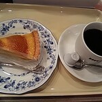 ドトールコーヒーショップ - アメリカンSサイズと北海道かぼちゃのタルト