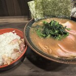 神田ラーメン わいず - チャーシュー麺