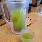 丸源ラーメン - サービスの冷たい緑茶