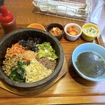 Korean Restaurant 210 - ＊おかず4種とワカメスープ、コチュジャン添え。バンチャン(おかず）はお代わり自由だそう。