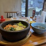 Korean Restaurant 210 - 石焼きビビンバ(1,180円：税込：現金PayPayのみ）を。これが思ったよりご飯が多くて。(^◇^;)
