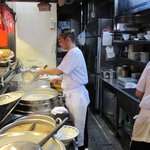 博多麺房 赤のれん - 厨房