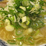 博多麺房 赤のれん - ラーメン（ねぎ多目）