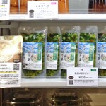 KITAMAE by 新潟直送計画 - 冷蔵ショーケースに並ぶ「魚沼の切り菜（１００ｇ）」