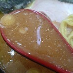 ラーメン 杉田家 - 鶏油の甘味が強めのスープ