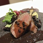 233201787 - 神戸牛の紀州備長炭の炭火焼き
                        　神戸牛A5等級サーロインステーキ　トリュフ香る赤ワインソース