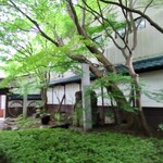 光原社 可否館 - 賢治の作品に関する石碑が建っている。