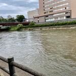 光原社 可否館 - 川面をそよぐ風が涼しくて気持ちが良い