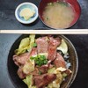 Aki chyan - 牛タン丼と、みそ汁&漬物