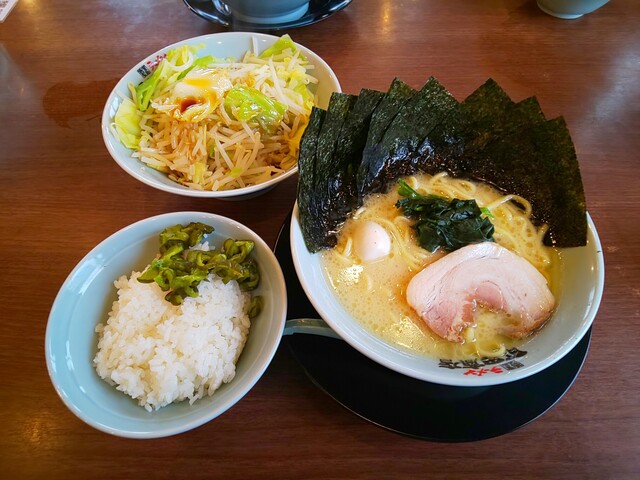 ついつい来てしまう家系ラーメン 横浜家系ラーメン大井商店マックス