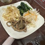 元祖焼肉えひめ屋 - ナムル盛