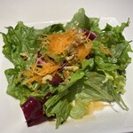 Crepes No Ka'Oi - くるみ入りのサラダ