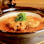 Earthen pot rice with sea urchin and salmon roe