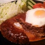 ドンキホーテ - ハンバーグは真ん中割り