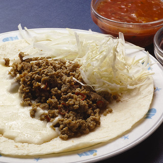 Spicy but delicious! Popular soft tacos that allow you to adjust the spiciness to your liking.