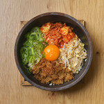 아카기 소의 돌 구이 비빔밥