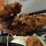 カラフジ - ニンニク味、ガツンの揚げたて唐揚げ。