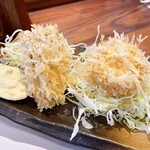 とんかつ 蒼樹 - 鱈の白子フライ(右)
      かきフライ(左)