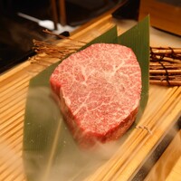 肉亭ふたご iki 新宿店 - 太田牛ヘレ化粧箱から登場です！！