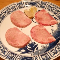 肉亭ふたご iki 新宿店 - 和牛特選厚切りタン・上タン塩