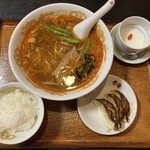 金竜中国料理店 - 担々麺