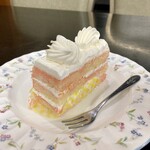 パーク ラホーリー レストラン - パキスタンのケーキ。ハラル仕様
