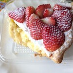 ザ ローカルベイクショップ - ストロベリークリームパイ