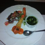 志喜亭 - 炭焼き鰹のサラダ仕立て　ズワイのフリット　ほんのりカレー風味　おいしい　青海苔の茶碗蒸し