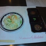 志喜亭 - サラダとステーキのソース