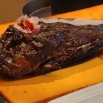 すしやのたい悟 - この日は高給魚の「おこぜ」が入荷しみしてが高額なので、店内に来ていた老紳士が刺身と、唐揚げ出汁摺り流しで食べてました。