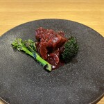 グテ - 上板町の金時豚、ビーツと赤ワインで柔らか煮に