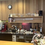 グテ - カウンター席からカフェキッチンを望む