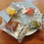 アンリシャルパンティエ - 